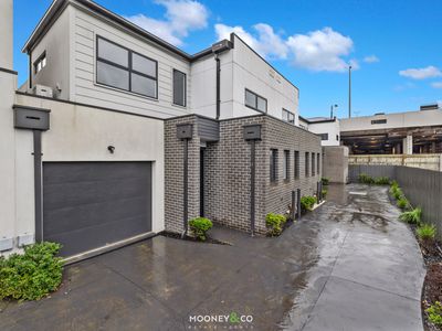 2 / 12 Mundaring Drive, Cranbourne