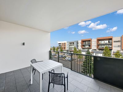 232 / 33 Quay Boulevard, Werribee South