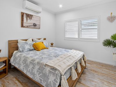 8 Blackcurrant Drive, Hideaway Bay