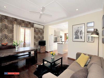10 Queen Street, Blackstone