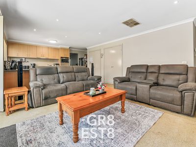 137 Rosebank Drive, Cranbourne North