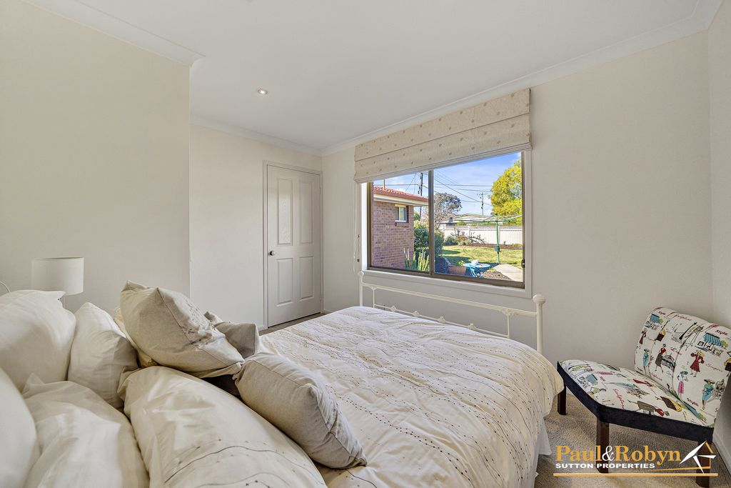 30 Bellingham Crescent, Kambah