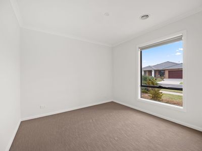6 Shrubs Road, Mambourin