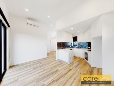 4 / 5 Maple Court, Doveton