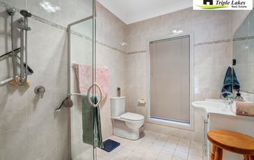 10 Omaru Place, Summerland Point