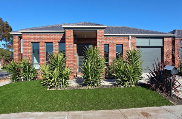 18  Cheltenham Close, Craigieburn