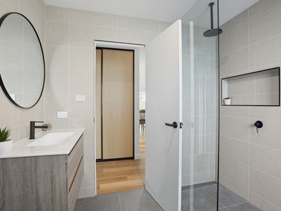 2 / 168 Agnes Street, George Town