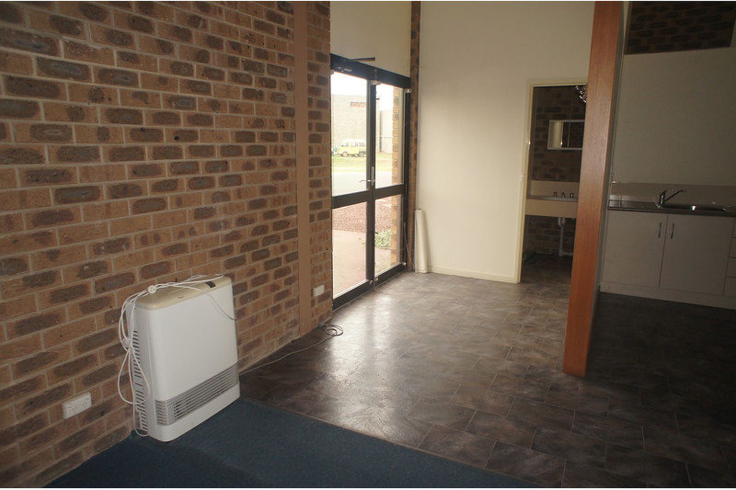 2 / 31 - 33 O'Callaghans Prd, Horsham