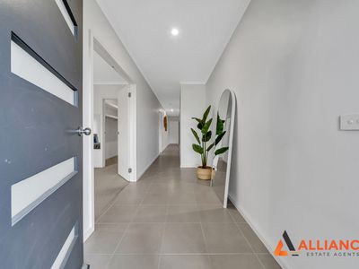 81 Charlbury Crescent, Cranbourne North