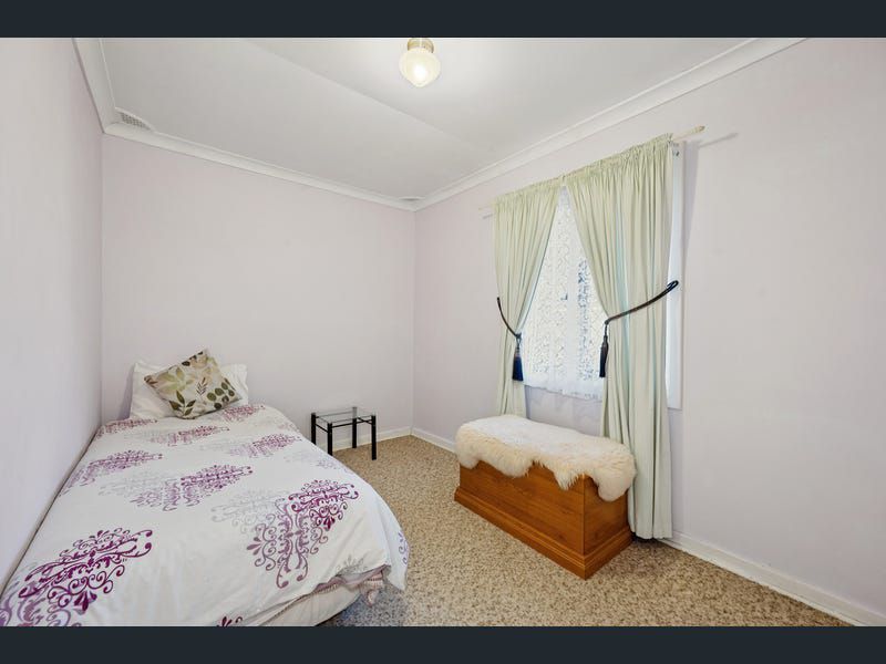 5 Grasmere Place, Kelmscott