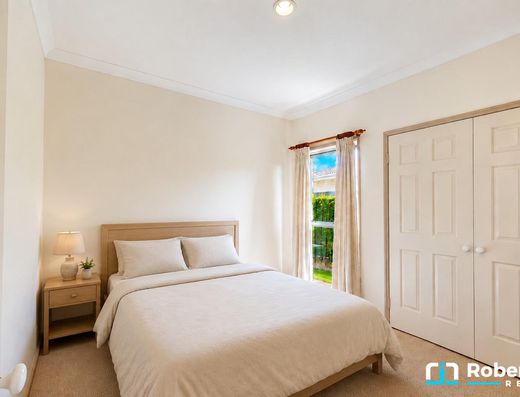 A Rare Opportunity on a North-Facing 880m² Block image 15