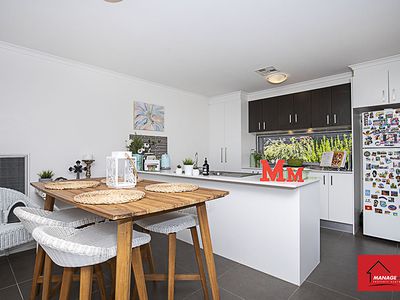 76 Cocoparra Crescent, Crace