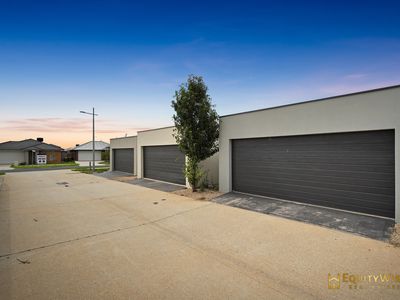 15 Dalston Path, Wyndham Vale