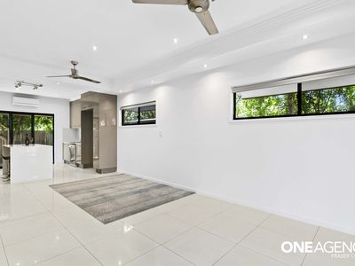 1 / 19 King Street, Urangan