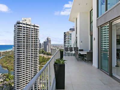 50 / 20 Cronin Avenue, Main Beach