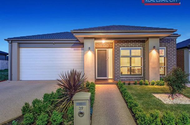 39 Perugia Avenue, Greenvale