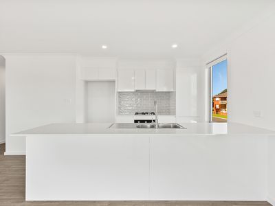 2 / 4 Addison Avenue, Lake Illawarra