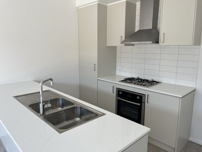 7 Rayer Walk, Tarneit