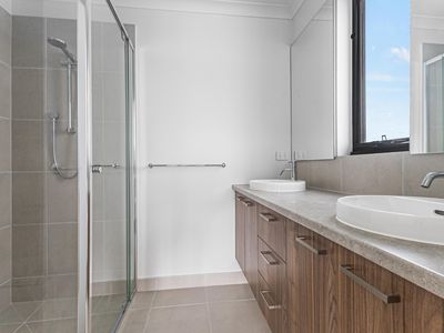 242 Dwyer Street, Kalkallo