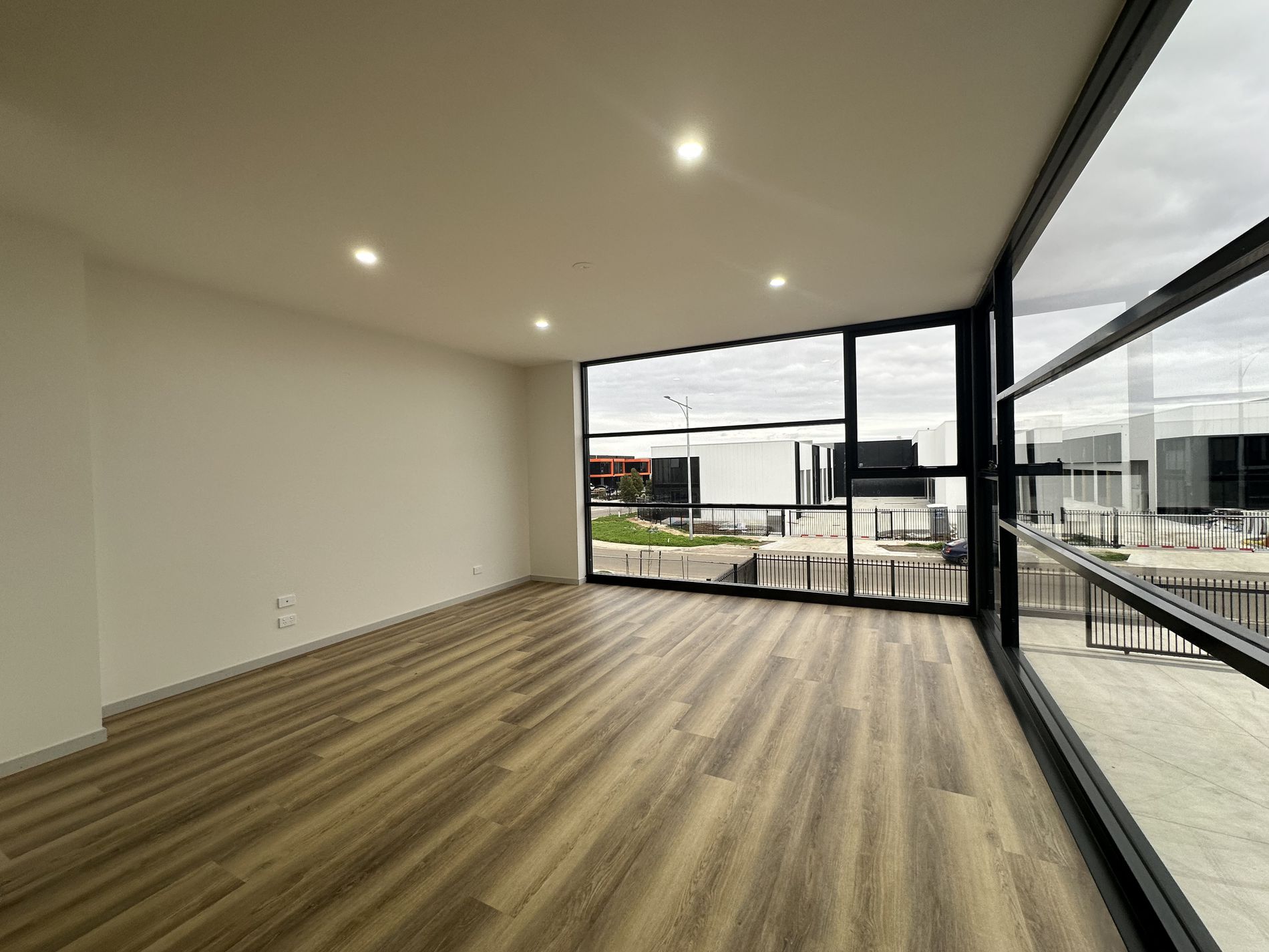 2 / 26 Robbins Circuit, Williamstown North