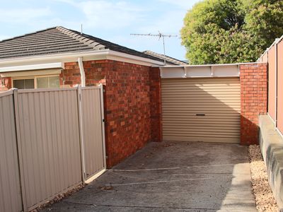 1 / 402 Myers Street, East Geelong