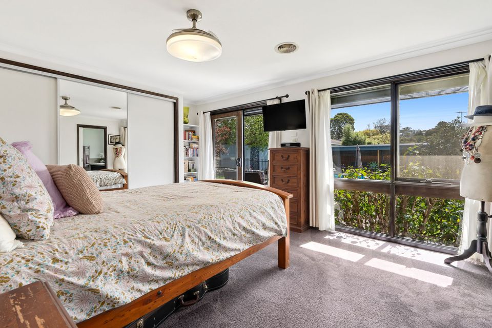 17-19 St Elmo Crescent, Highton