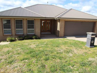 13 Tate Crescent, Orange