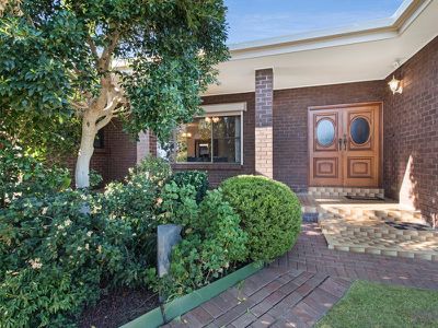 29 Lake View Crescent, Highbury