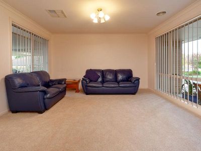 9 BISQUE COURT, Wodonga