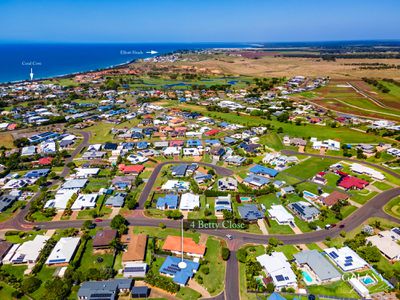 4 Betty Close, Coral Cove