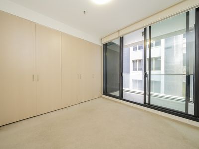 605 / 70 Queens Road, Melbourne