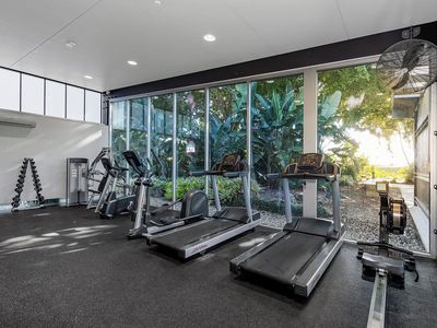 18 Pathfinder Road, Coomera Waters