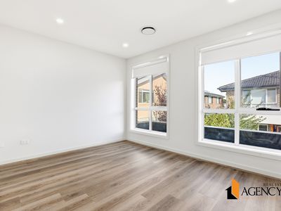 9 Magill Glade, Schofields