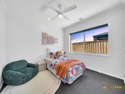 6 Sparland Street, Manor Lakes