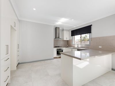 2 / 18 Duke Street, Werribee