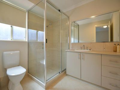 4 Warner Street, Broadwood