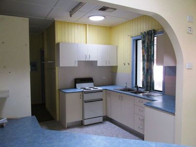 1 Robin road, Longreach