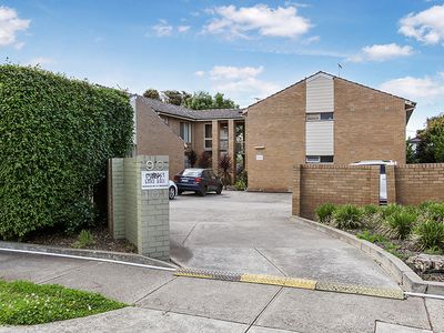 2 / 99 Summerhill Road, Footscray