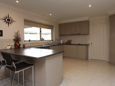 1 / 52 Cambridge Drive, Mansfield