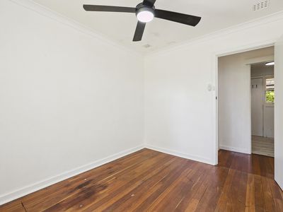 27 Willowmead Way, Kelmscott