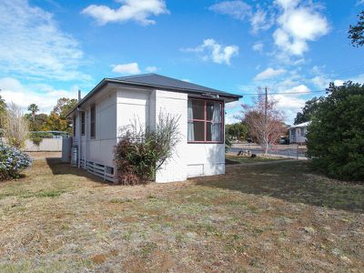 2 Thompson Crescent, Tamworth