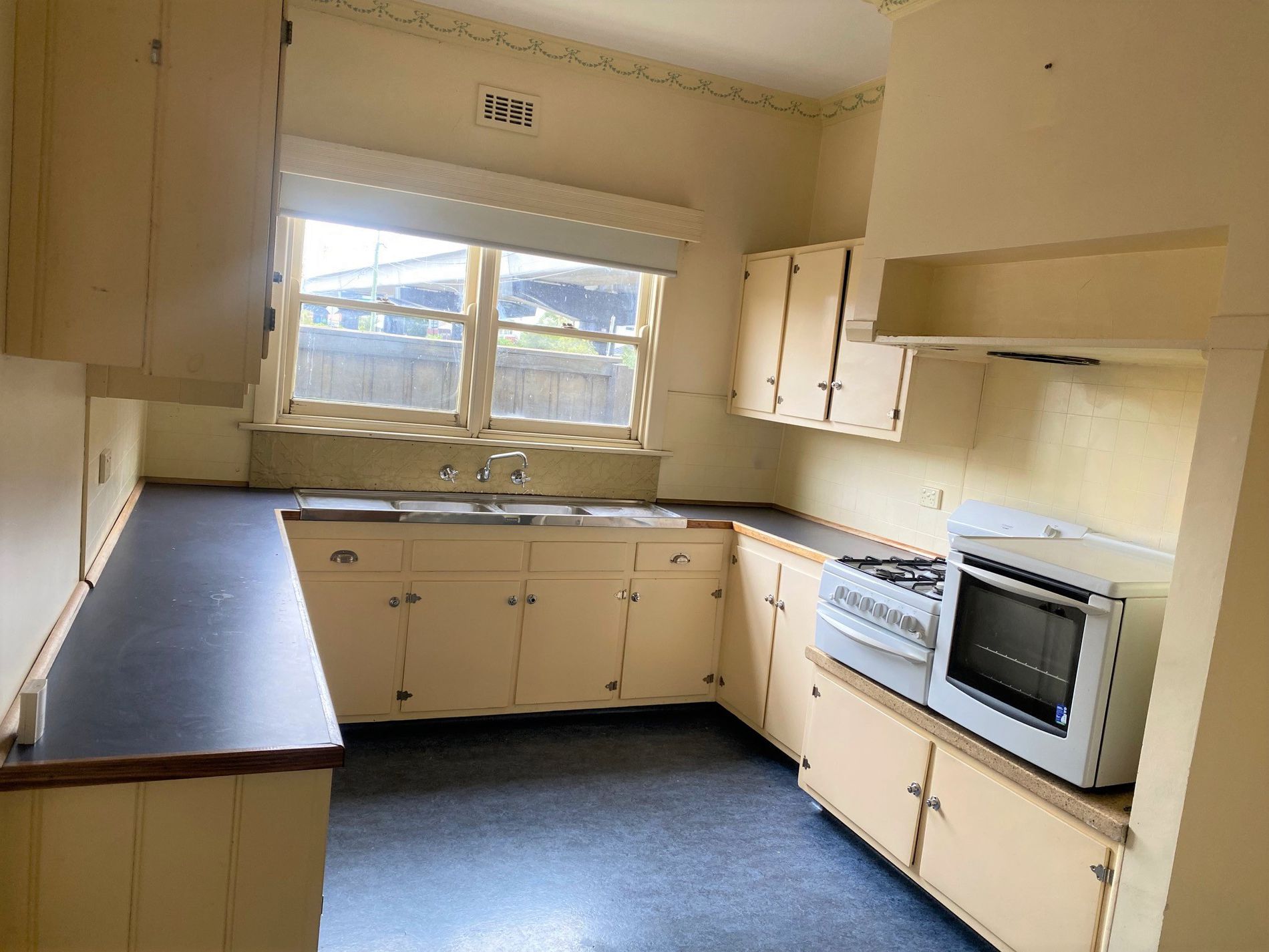 24 Station St, Coburg