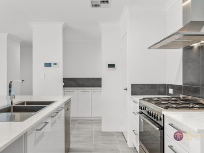 19 Flannigan Approach, Champion Lakes