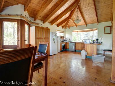 270 Hunchy Road, Hunchy