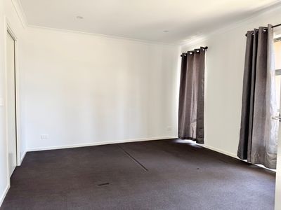 14 Honeycomb Avenue, Manor Lakes