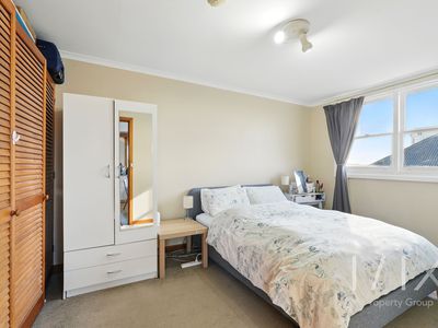 2 94 Forest Road, West Hobart