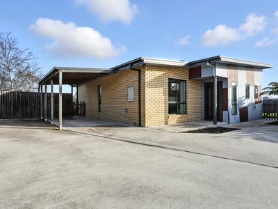 2 / 2 Carol Court, Westbury