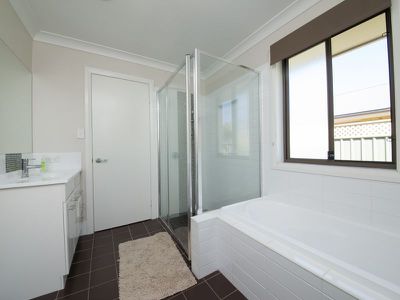 8 Glenshee Close, Dubbo
