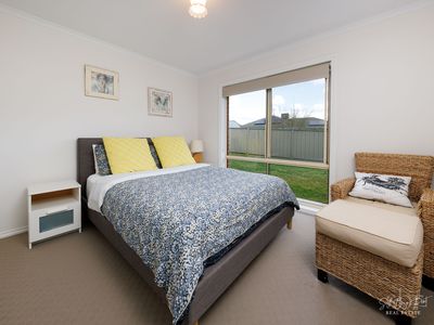 2 LODDON COURT, Wodonga