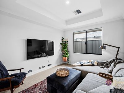 12 Furnell Way, Lakelands